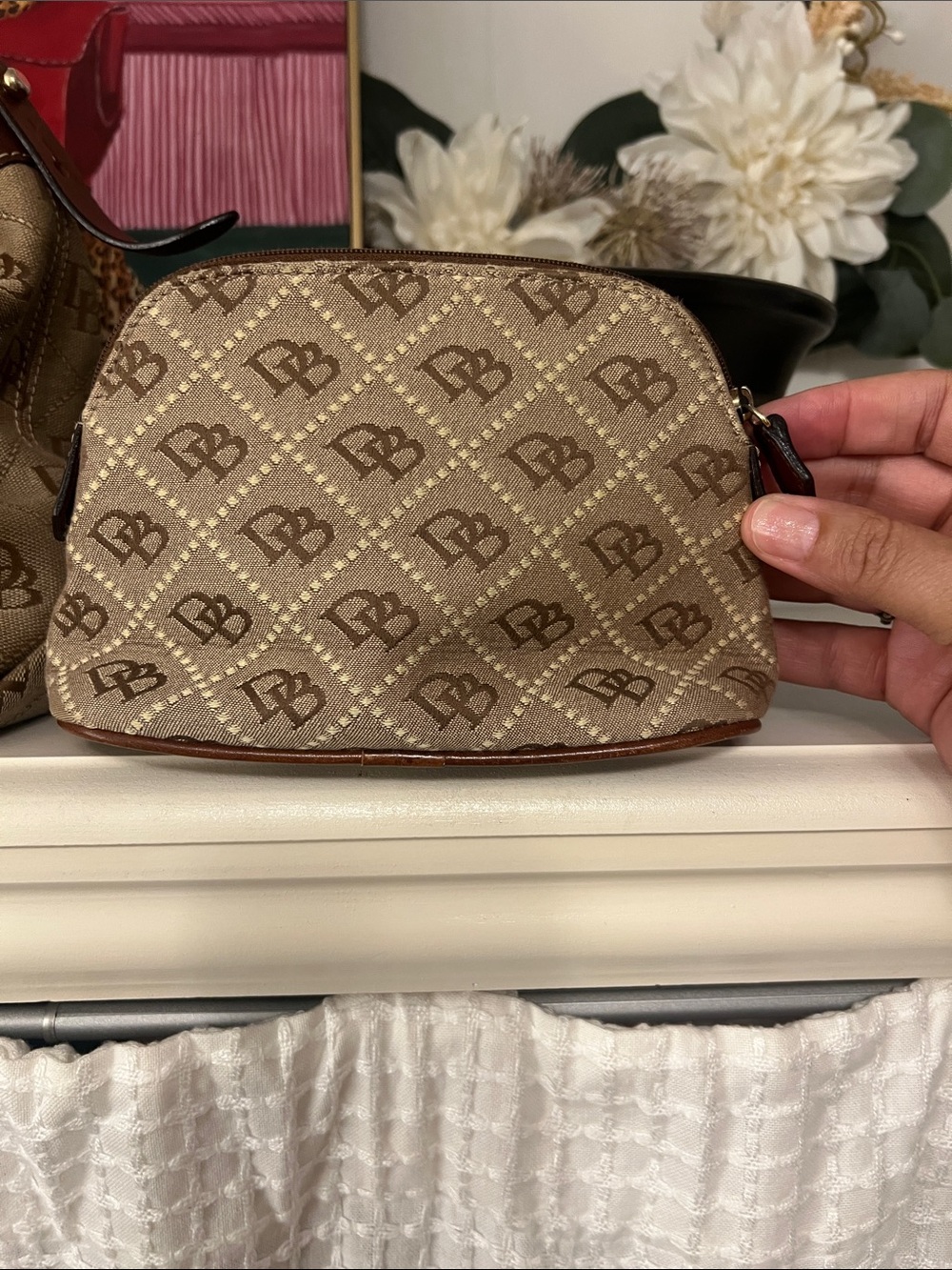 Dooney & Bourke Tan Brown Logo Quilted Drawstring Bucket Bag with Wallet & Pouch - Picture 5 of 16